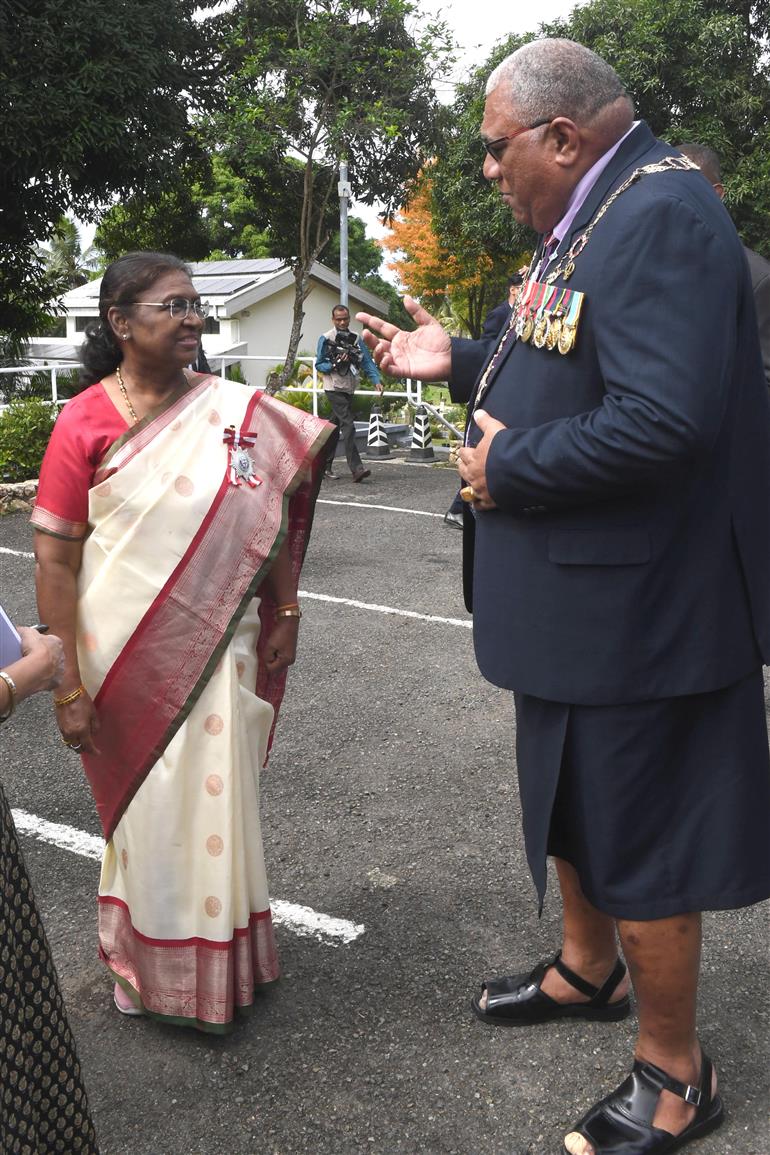 राष्ट्रपति श्रीमती द्रौपदी मुर्मु ने 06 अगस्त, 2024 को फिजी में फिजी गणराज्य के राष्ट्रपति श्री रातू विलियम मैवलीली काटोनीवरे से मुलाकात की।