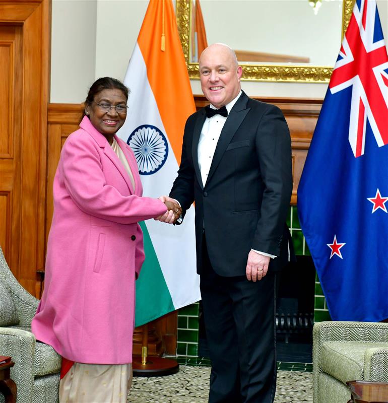 The Prime Minister of New Zealand, Mr. Christopher Luxon calls on the President, Smt Droupadi Murmu at Wellington, in New Zealand on August 08, 2024.