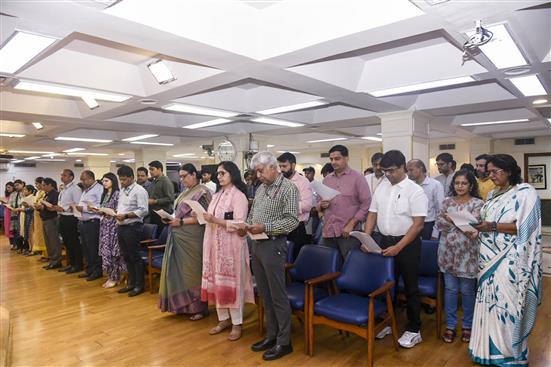 Glimpses of the Senior officers and Staff members of Press Information Bureau taking a pledge under the “Nasha Mukt Bharat Abhiyaan” (NMBA) at Shastri Bhawan, in New Delhi on August 12, 2024.