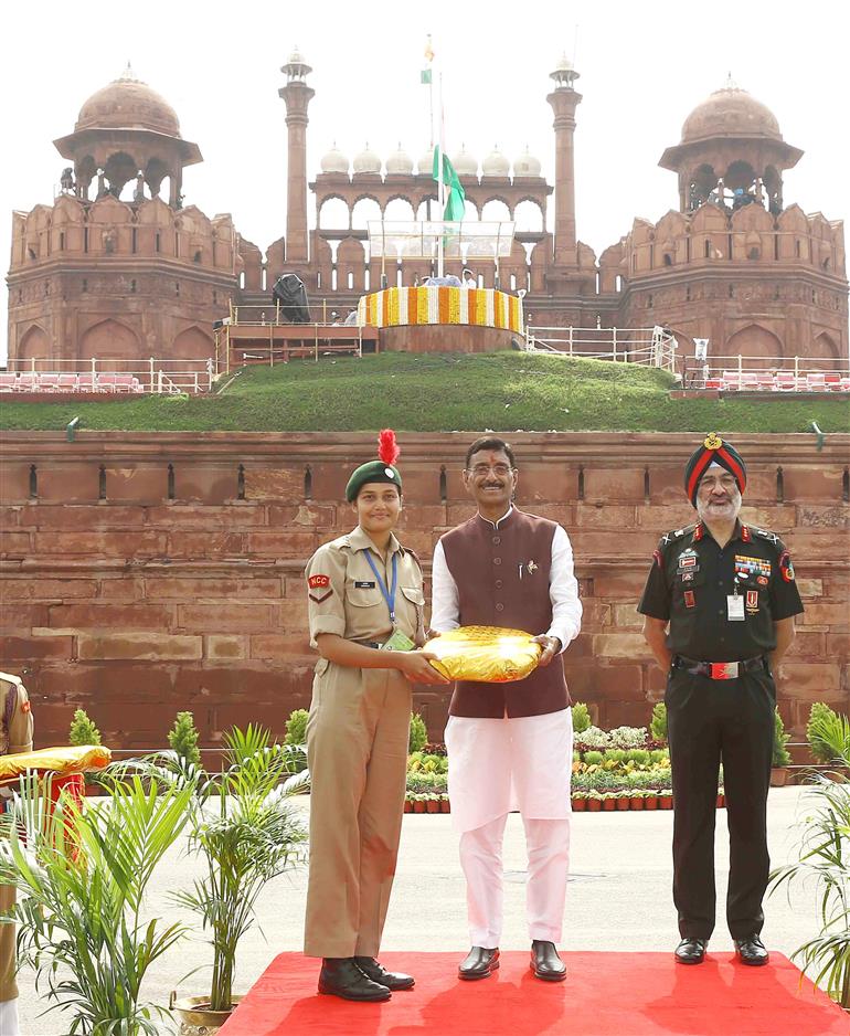 केंद्रीय रक्षा राज्य मंत्री श्री संजय सेठ ने 13 अगस्त, 2024 को नई दिल्ली में लाल किले पर आयोजित 78वें स्वतंत्रता दिवस समारोह की तैयारियों की समीक्षा की।