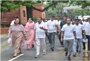 The Minister of State for Fisheries, Animal Husbandry and Dairying and Panchayati Raj, Prof. S.P. Singh Baghel celebrating National Sports Day, in New Delhi on August 29, 2024.