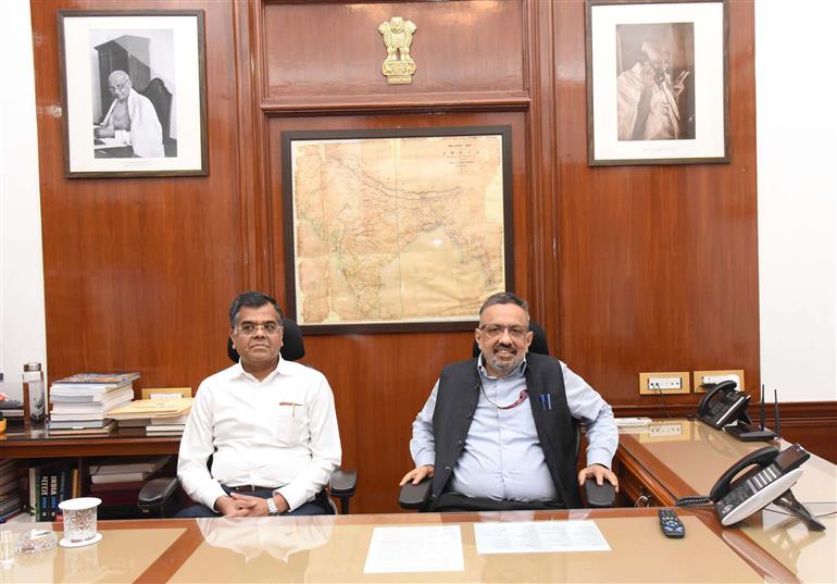 डॉ. टी.वी. सोमनाथन ने 30 अगस्त, 2024 को नई दिल्ली में नए कैबिनेट सचिव के रूप में पदभार ग्रहण किया।