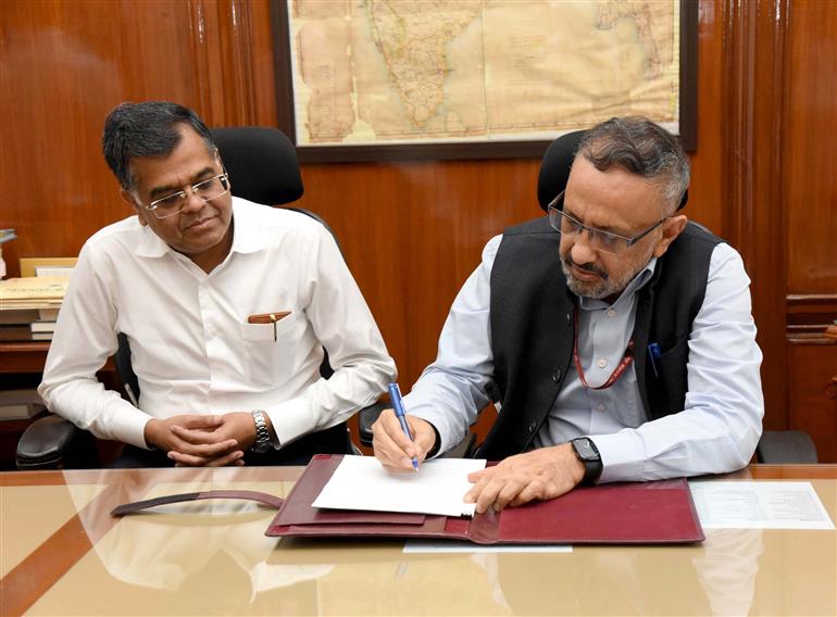 डॉ. टी.वी. सोमनाथन ने 30 अगस्त, 2024 को नई दिल्ली में नए कैबिनेट सचिव के रूप में पदभार ग्रहण किया।