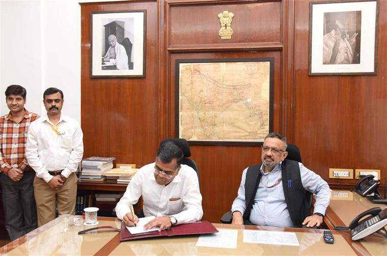 डॉ. टी.वी. सोमनाथन ने 30 अगस्त, 2024 को नई दिल्ली में नए कैबिनेट सचिव के रूप में पदभार ग्रहण किया।