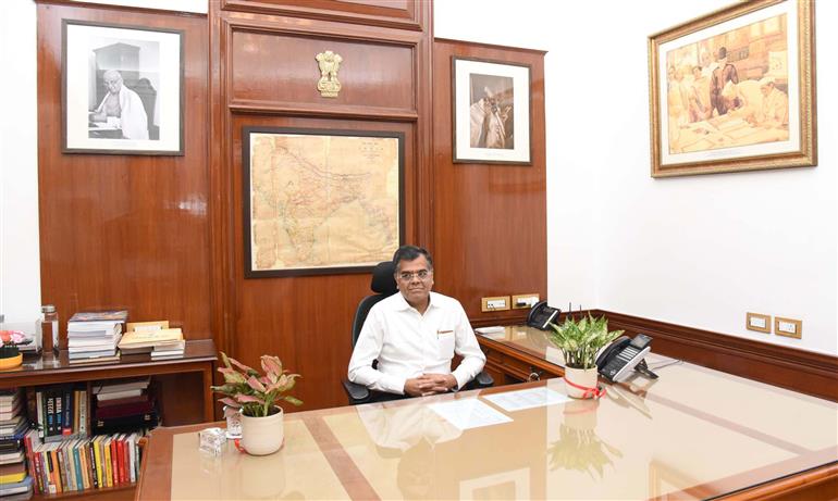 डॉ. टी.वी. सोमनाथन ने 30 अगस्त, 2024 को नई दिल्ली में नए कैबिनेट सचिव के रूप में पदभार ग्रहण किया।