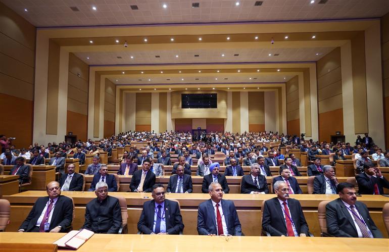 01 दिसंबर, 2024 को ओडिशा के भुवनेश्वर में पुलिस महानिदेशकों/महानिरीक्षकों के 59वें अखिल भारतीय सम्मेलन में उपस्थित लोग। इस अवसर पर संबोधित करते हुए प्रधानमंत्री श्री नरेन्द्र मोदी।