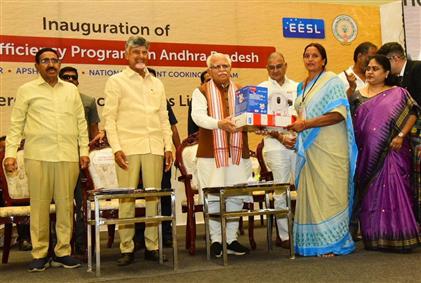 The Union Minister of Housing and Urban Affairs & Power, Shri Manohar Lal distributing ESSL cooking kits to Anganwadi Workers at the inaugural of “Energy Efficiency Programs in Andhra Pradesh” at Poranki, in Andhra Pradesh on December 07, 2024. The Chief Minister of Andhra Pradesh, Shri N. Chandra Babu Naidu and the Union Minister of State for Heavy Industries & Steel, Shri Bhupathi Raju Srinivasa Varma are also seen.