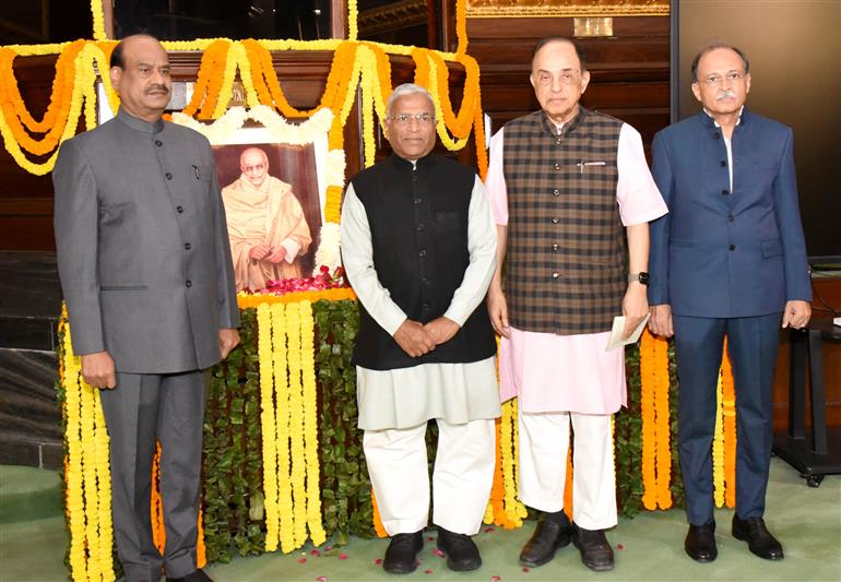 The Speaker of Lok Sabha, Shri Om Birla, the Deputy Chairman of Rajya Sabha, Shri Harivansh and other dignitaries paid tributes to first Indian Governor General of independent India, Shri C. Rajagopalachari on the occasion of his birth anniversary at Central Hall of Samvidhan Sadan, in New Delhi on December 10, 2024.