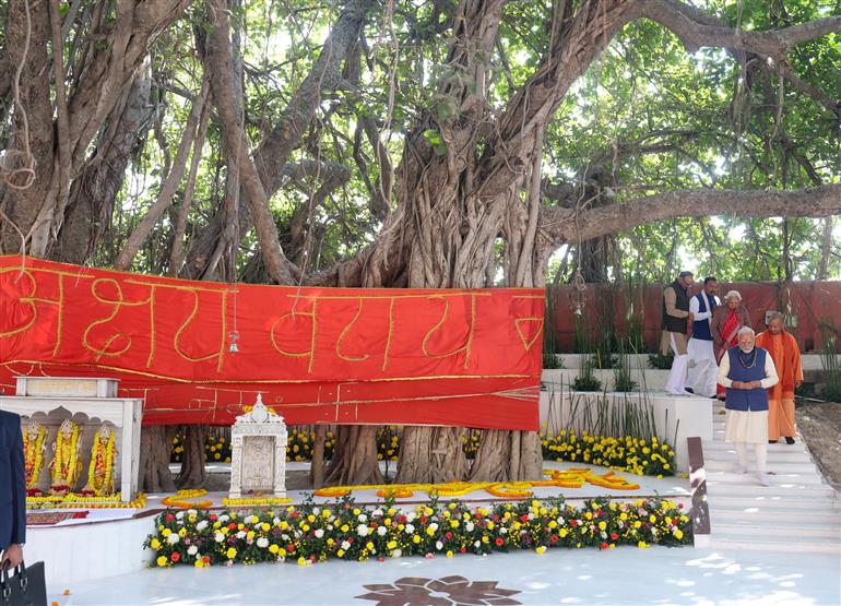 PM performs pooja at Akshay Vata Vriksh, in Prayagraj, Uttar Pradesh on December 13, 2024.