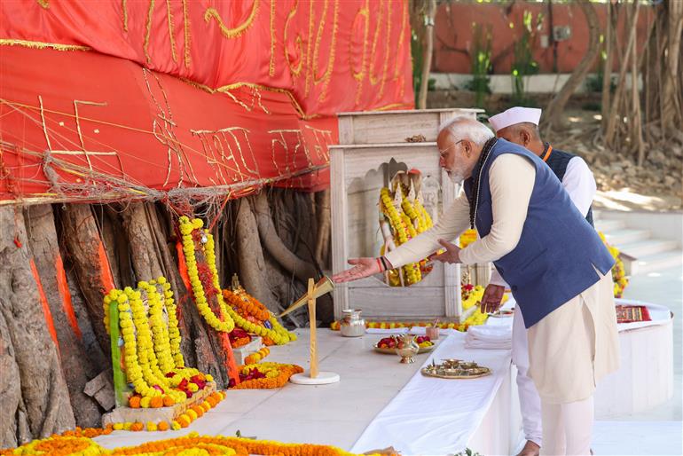 PM performs pooja at Akshay Vata Vriksh, in Prayagraj, Uttar Pradesh on December 13, 2024.