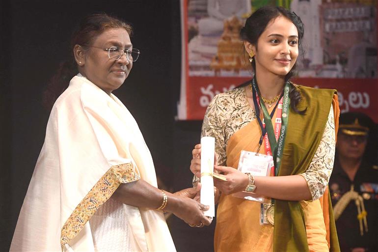 The President of India, Smt. Droupadi Murmu attends the 1st Convocation of AIIMS held at Mangalagiri, in Andhra Pradesh on December 17, 2024.