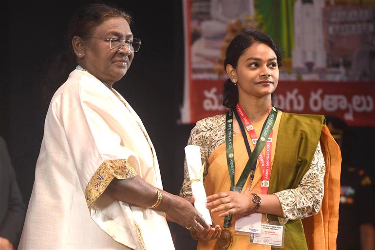 The President of India, Smt. Droupadi Murmu attends the 1st Convocation of AIIMS held at Mangalagiri, in Andhra Pradesh on December 17, 2024.