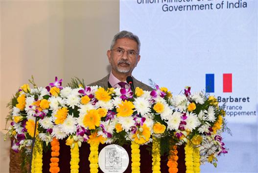 केंद्रीय विदेश मंत्री डॉ. सुब्रह्मण्यम जयशंकर 19 दिसंबर, 2024 को नई दिल्ली में जनपथ स्थित राष्ट्रीय संग्रहालय में युग युगीन भारत राष्ट्रीय संग्रहालय के लिए राष्ट्रीय संग्रहालय और फ्रांस संग्रहालय विकास के बीच समझौते पर हस्ताक्षर समारोह को संबोधित करते हुए।