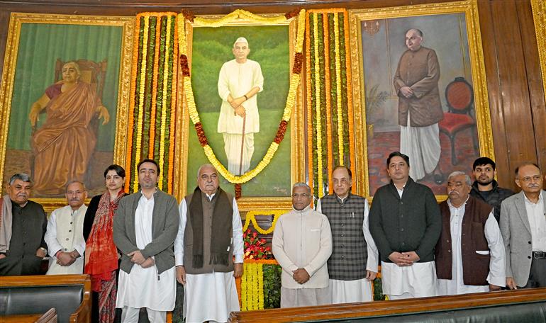 The Deputy Chairman of Rajya Sabha, Shri Harivansh and other dignitaries paid homage to former Prime Minister, Shri Chaudhary Charan Singh on his birth anniversary at Parliament House, in New Delhi on December 23, 2024.