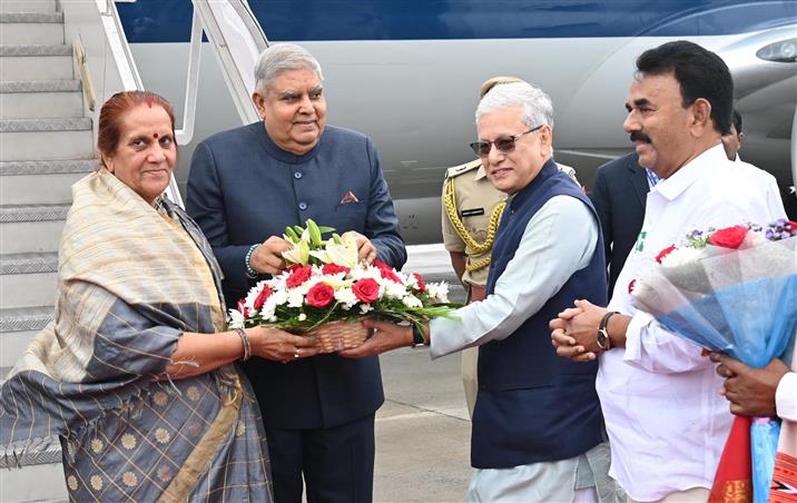 The Vice President, Shri Jagdeep Dhankhar and Dr. Sudesh Dhankhar being welcomed by the Governor of Telangana, Shri Jishnu Dev Varma, Minister, Government of Telangana, Shri Jupally Krishna Rao, Members of Parliament (Rajya Sabha) and other dignitaries on their arrival in Hyderabad, Telangana  on December 25, 2024.