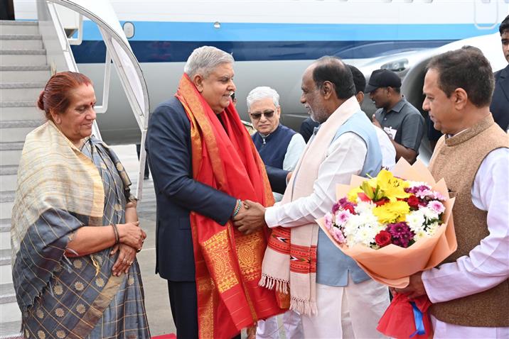 The Vice President, Shri Jagdeep Dhankhar and Dr. Sudesh Dhankhar being welcomed by the Governor of Telangana, Shri Jishnu Dev Varma, Minister, Government of Telangana, Shri Jupally Krishna Rao, Members of Parliament (Rajya Sabha) and other dignitaries on their arrival in Hyderabad, Telangana  on December 25, 2024.