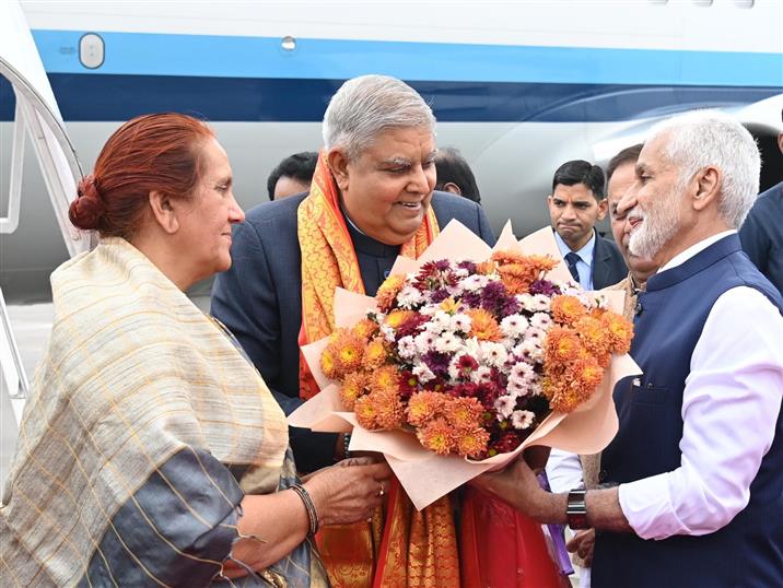 The Vice President, Shri Jagdeep Dhankhar and Dr. Sudesh Dhankhar being welcomed by the Governor of Telangana, Shri Jishnu Dev Varma, Minister, Government of Telangana, Shri Jupally Krishna Rao, Members of Parliament (Rajya Sabha) and other dignitaries on their arrival in Hyderabad, Telangana  on December 25, 2024.