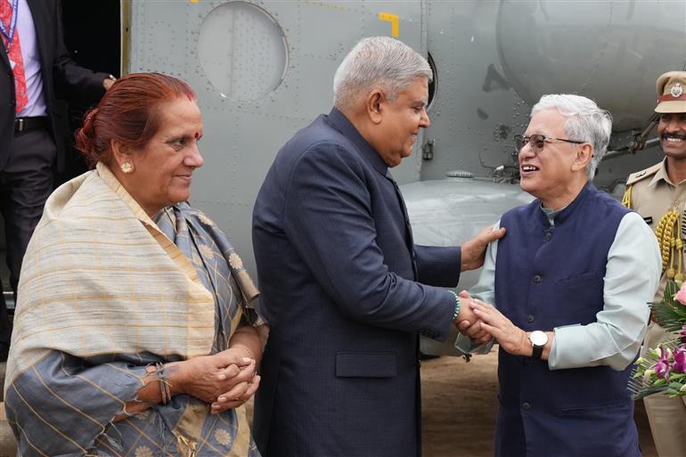 The Vice-President, Shri Jagdeep Dhankhar and Dr. Sudesh Dhankhar being welcomed by the Governor of Telangana, Shri Jishnu Dev Varma, Minister, Government of Telangana, Smt Konda Surekha and other dignitaries on their arrival in Medak, Telangana on December 25, 2024.