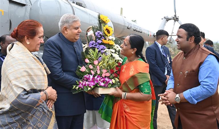 The Vice-President, Shri Jagdeep Dhankhar and Dr. Sudesh Dhankhar being welcomed by the Governor of Telangana, Shri Jishnu Dev Varma, Minister, Government of Telangana, Smt Konda Surekha and other dignitaries on their arrival in Medak, Telangana on December 25, 2024.