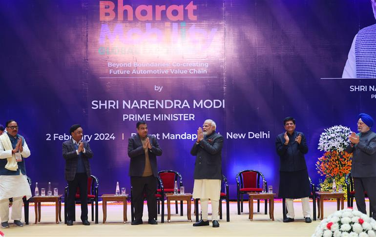 प्रधानमंत्री श्री नरेन्द्र मोदी ने 02 फरवरी, 2024 को नई दिल्ली के भारत मंडपम में भारत मोबिलिटी ग्लोबल एक्सपो 2024 में शिरकत की।