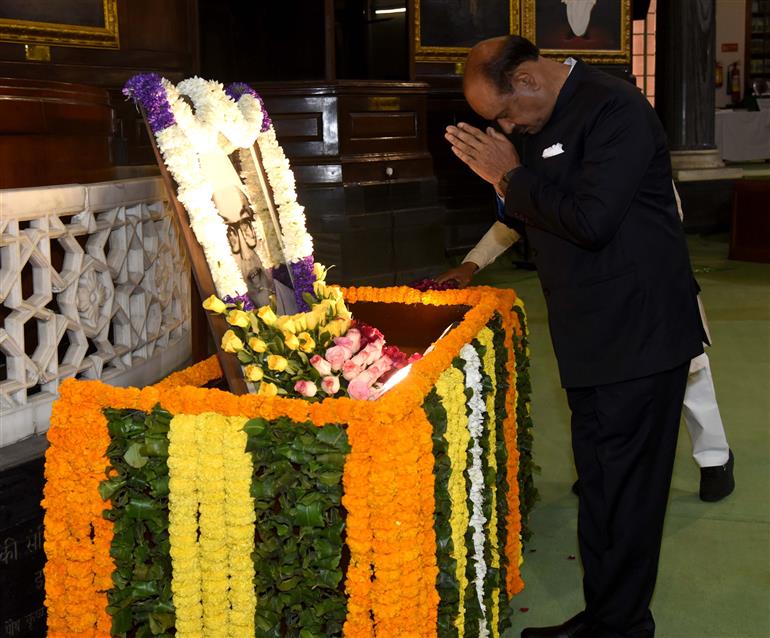 The Speaker, Lok Sabha, Shri Om Birla paid floral tribute to the former Speaker of Lok Sabha, Shri M.A. Ayyangar on his Birth Anniversary at Old Parliament Building, in New Delhi on February 04, 2024.