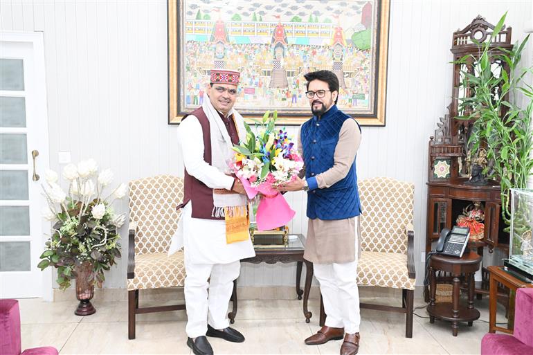 राजस्थान के मुख्यमंत्री श्री भजन लाल शर्मा ने 17 फरवरी, 2024 को नई दिल्ली में केंद्रीय सूचना एवं प्रसारण, युवा मामले और खेल मंत्री श्री अनुराग सिंह ठाकुर से मुलाकात की।