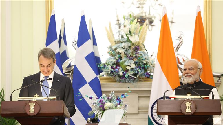 प्रधानमंत्री श्री नरेन्द्र मोदी ने 21 फरवरी, 2024 को नई दिल्ली के हैदराबाद हाउस में हेलेनिक गणराज्य (ग्रीस) के प्रधानमंत्री श्री क्यारीकोस मित्सोटाकिस के साथ प्रतिनिधिमंडल स्तर की वार्ता में शिरकत की।