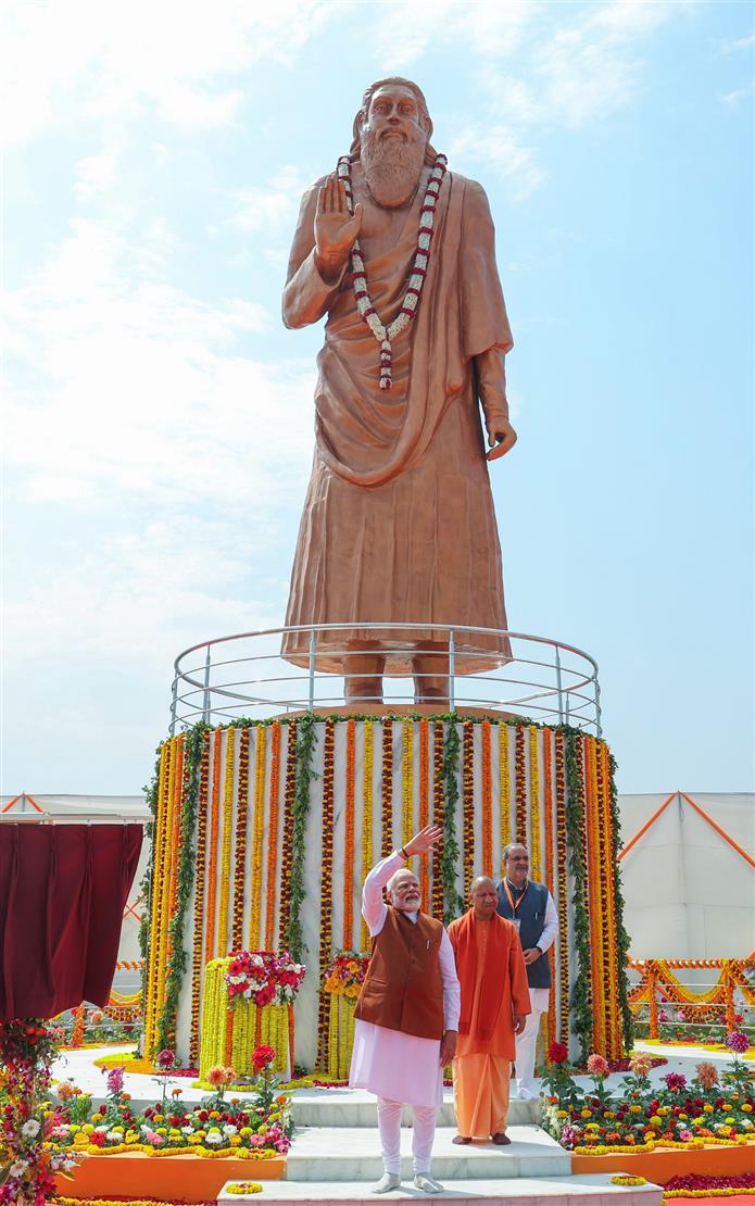 प्रधानमंत्री श्री नरेन्द्र मोदी ने 23 फरवरी, 2024 को उत्तर प्रदेश के वाराणसी में संत गुरु रविदास की प्रतिमा का अनावरण किया।