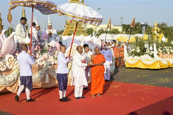 भगवान बुद्ध के पवित्र अवशेषों को 23 फरवरी, 2024 को बैंकॉक, थाईलैंड के रॉयल ग्राउंड सनम लुआंग में प्रतिष्ठापित किया गया। इस अवसर पर थाईलैंड के प्रधानमंत्री, श्रेथा थाविसिन, केंद्रीय सामाजिक न्याय और अधिकारिता मंत्री, वीरेंद्र कुमार और बिहार के राज्यपाल, श्री राजेन्द्र विश्वनाथ अर्लेकर भी मौजूद रहे।