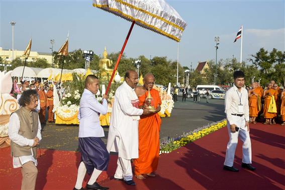भगवान बुद्ध के पवित्र अवशेषों को 23 फरवरी, 2024 को बैंकॉक, थाईलैंड के रॉयल ग्राउंड सनम लुआंग में प्रतिष्ठापित किया गया। इस अवसर पर थाईलैंड के प्रधानमंत्री, श्रेथा थाविसिन, केंद्रीय सामाजिक न्याय और अधिकारिता मंत्री, वीरेंद्र कुमार और बिहार के राज्यपाल, श्री राजेन्द्र विश्वनाथ अर्लेकर भी मौजूद रहे।