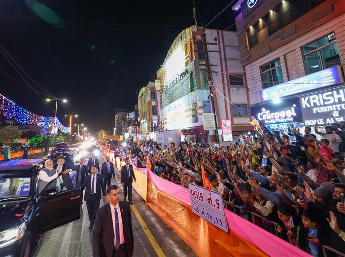 24 फरवरी, 2024 को गुजरात पहुंचने पर जामनगर के लोगों द्वारा प्रधानमंत्री श्री नरेन्द्र मोदी का भव्य स्वागत किया गया।