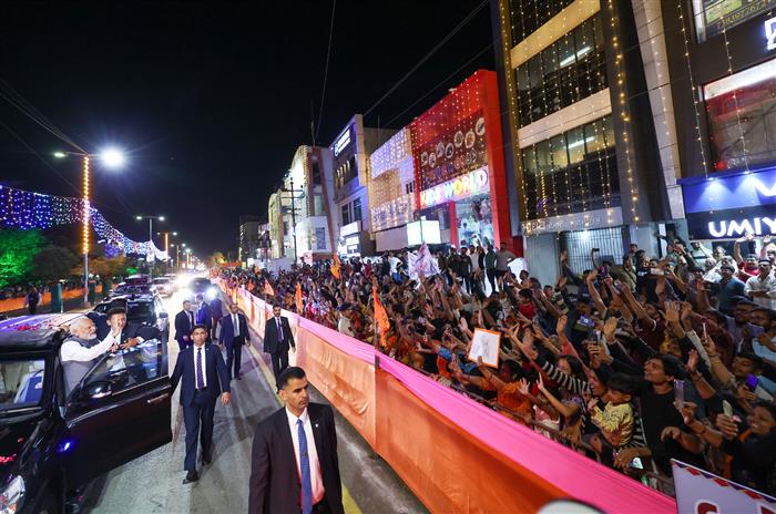 24 फरवरी, 2024 को गुजरात पहुंचने पर जामनगर के लोगों द्वारा प्रधानमंत्री श्री नरेन्द्र मोदी का भव्य स्वागत किया गया।