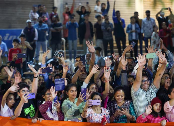 24 फरवरी, 2024 को गुजरात पहुंचने पर जामनगर के लोगों द्वारा प्रधानमंत्री श्री नरेन्द्र मोदी का भव्य स्वागत किया गया।