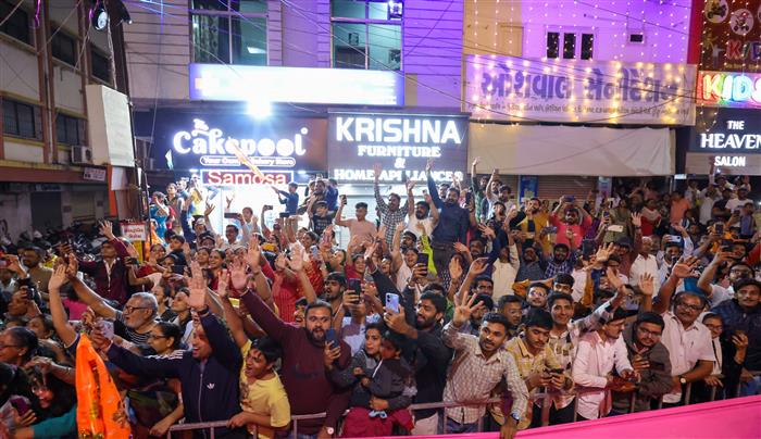 24 फरवरी, 2024 को गुजरात पहुंचने पर जामनगर के लोगों द्वारा प्रधानमंत्री श्री नरेन्द्र मोदी का भव्य स्वागत किया गया।