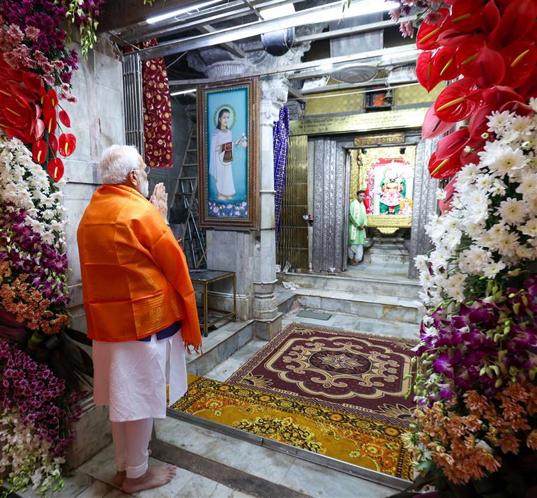 प्रधानमंत्री श्री नरेन्द्र मोदी ने 25 फरवरी, 2024 को गुजरात के द्वारकाधीश मंदिर में पूजा-अर्चना की।
