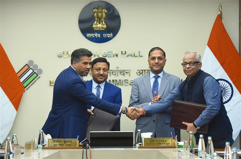 मुख्य निर्वाचन आयुक्त श्री अरुण गोयल और चुनाव आयुक्त श्री अरुण गोयल की उपस्थिति में 26 फरवरी, 2026 को नई दिल्ली में दो प्रमुख संगठनों, भारतीय बैंक संघ (आईबीए) और डाक विभाग (डीओपी) के साथ एक समझौता ज्ञापन (एमओयू) पर हस्ताक्षर किए गए।