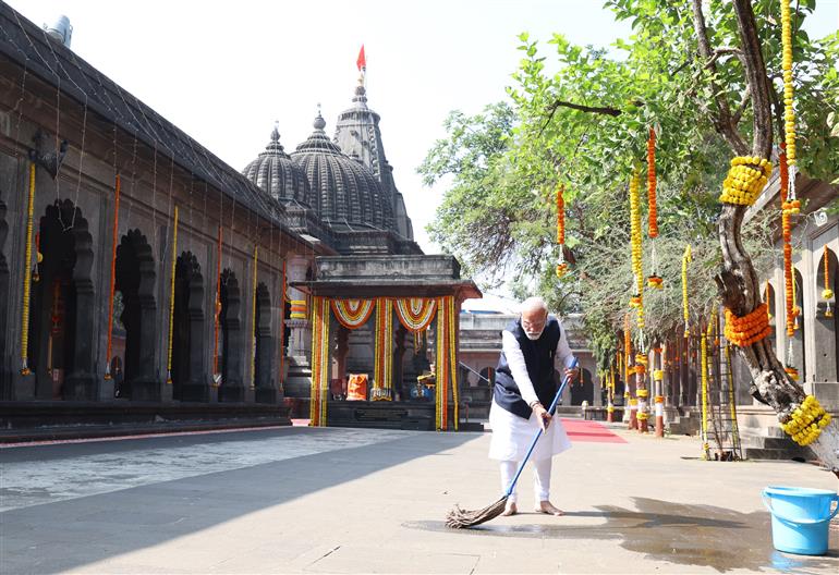 PM undertakes Swachhata drive at Shree Kala Ram Mandir in Nashik, Maharashtra on January 12, 2024.