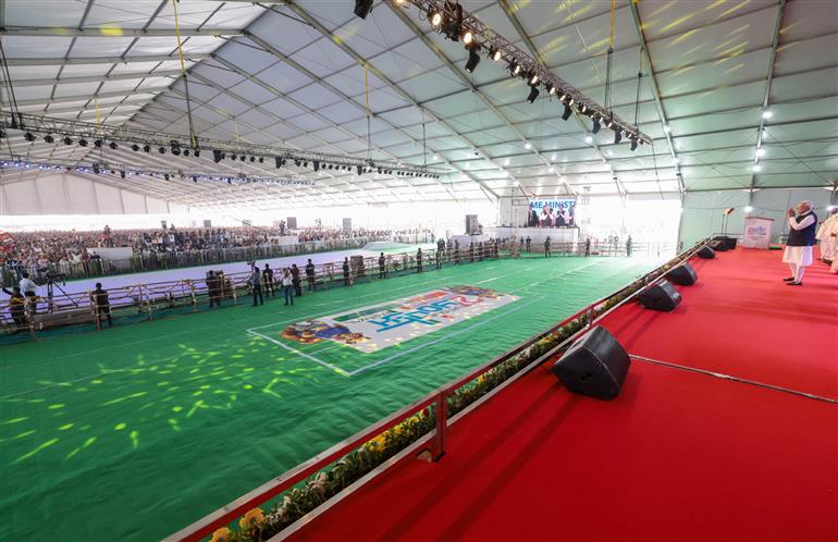प्रधानमंत्री श्री नरेन्द्र मोदी ने 12 जनवरी, 2024 को महाराष्ट्र के नासिक में 27वें राष्ट्रीय युवा महोत्सव में शिरकत की।