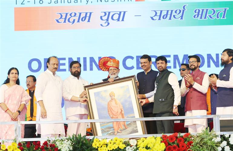 प्रधानमंत्री श्री नरेन्द्र मोदी ने 12 जनवरी, 2024 को महाराष्ट्र के नासिक में 27वें राष्ट्रीय युवा महोत्सव में शिरकत की।