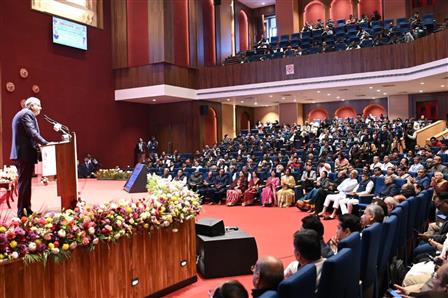  उपराष्ट्रपति श्री जगदीप धनखड़ 13 जनवरी, 2024 को जयपुर, राजस्थान में इलेक्ट्रोहोम्योपैथी के 13वें वार्षिक सेमिनार के दौरान सभा को संबोधित करते हुए।