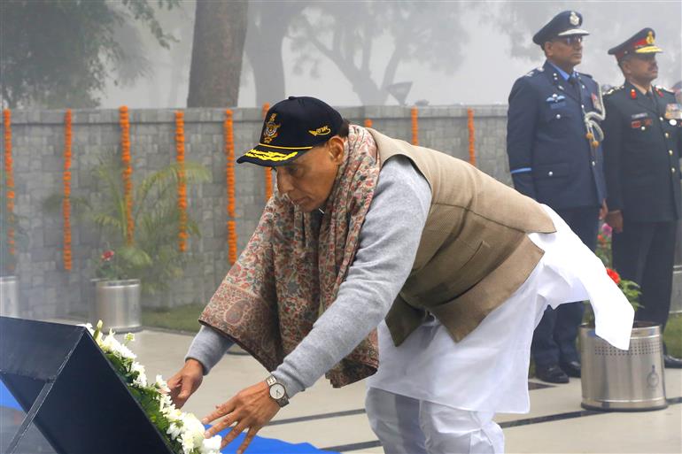 The Union Minister for Defence, Shri Rajnath Singh laying a wreath at the War Memorial in Air Force Station, Kanpur on the occasion of 8th Armed Forces Veterans’ Day on January 14, 2024.