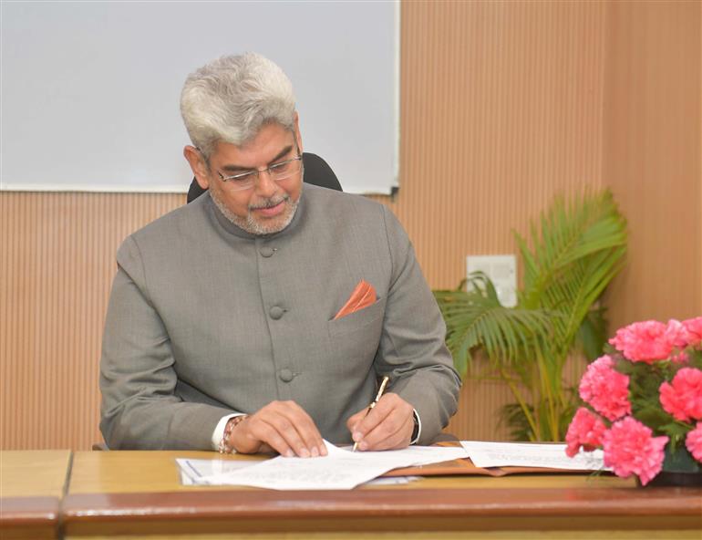 The UPSC Chairman, Dr Manoj Soni administered the oath of office and Secrecy as Member, UPSC to Shri Sheel Vardhan Singh, former IPS officer at Central Hall, Main Building of UPSC, in New Delhi on January 15, 2024.