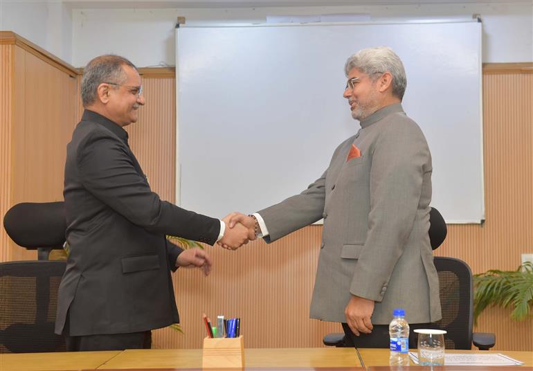 The UPSC Chairman, Dr Manoj Soni administered the oath of office and Secrecy as Member, UPSC to Shri Sheel Vardhan Singh, former IPS officer at Central Hall, Main Building of UPSC, in New Delhi on January 15, 2024.