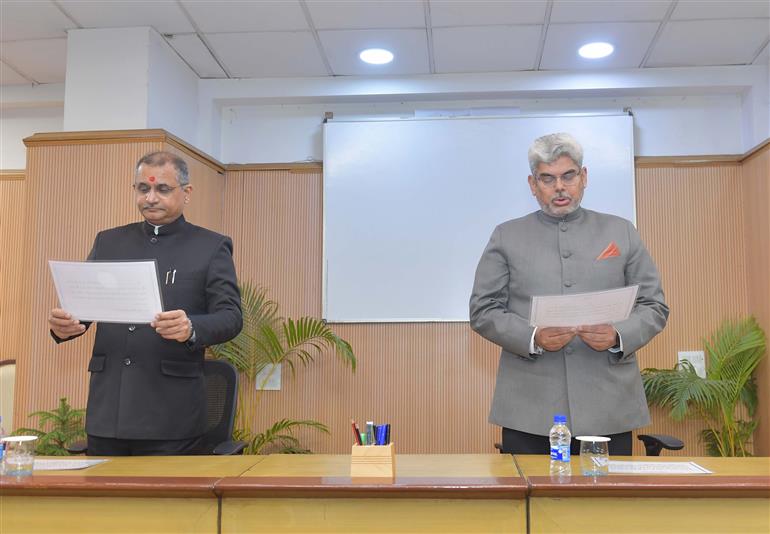 The UPSC Chairman, Dr Manoj Soni administered the oath of office and Secrecy as Member, UPSC to Shri Sheel Vardhan Singh, former IPS officer at Central Hall, Main Building of UPSC, in New Delhi on January 15, 2024.