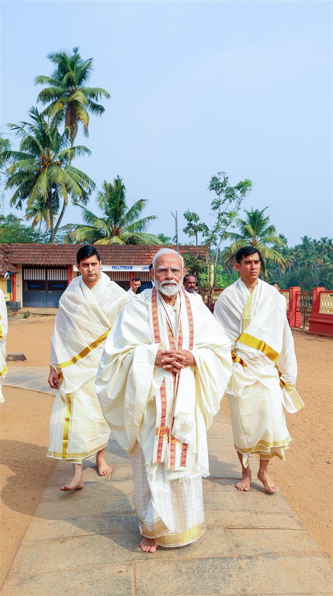 PM arrives at Thriprayar Shree Ramaswami Temple in Thrissur, Kerala on January 17, 2024.