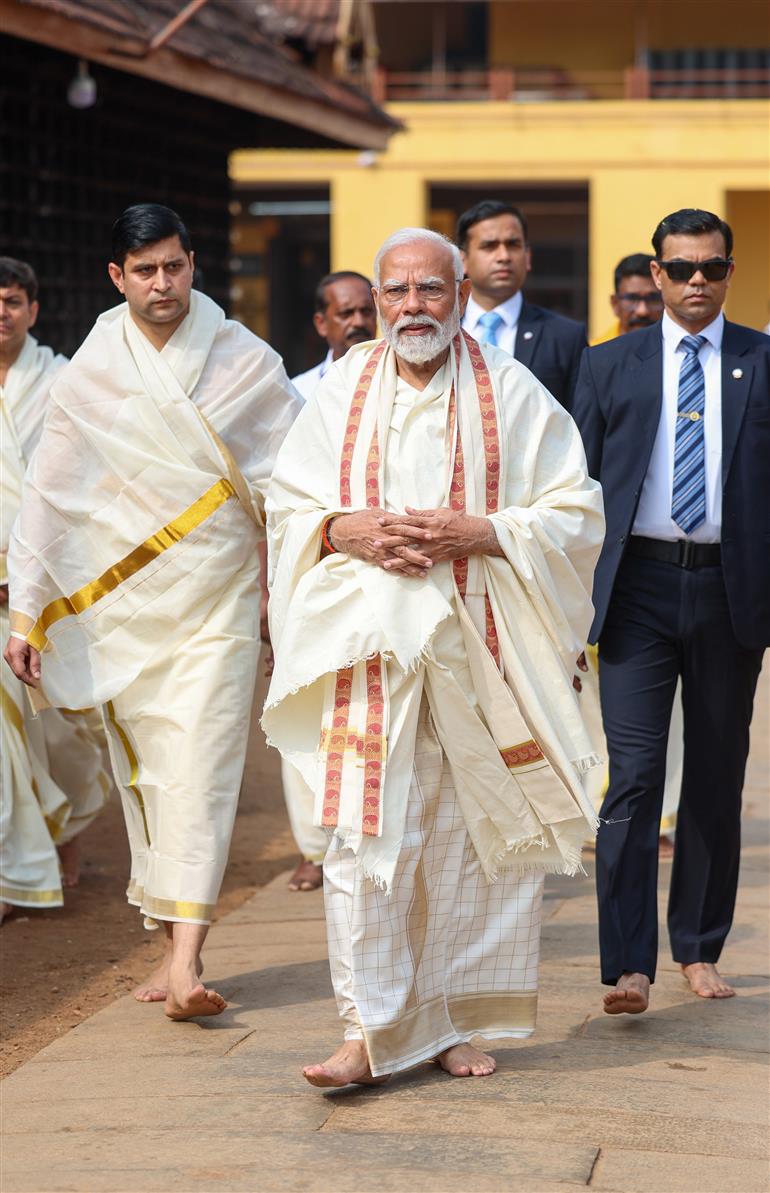 PM arrives at Thriprayar Shree Ramaswami Temple in Thrissur, Kerala on January 17, 2024.