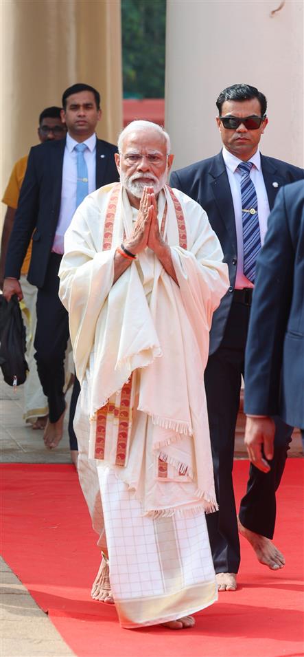 PM arrives at Thriprayar Shree Ramaswami Temple in Thrissur, Kerala on January 17, 2024.