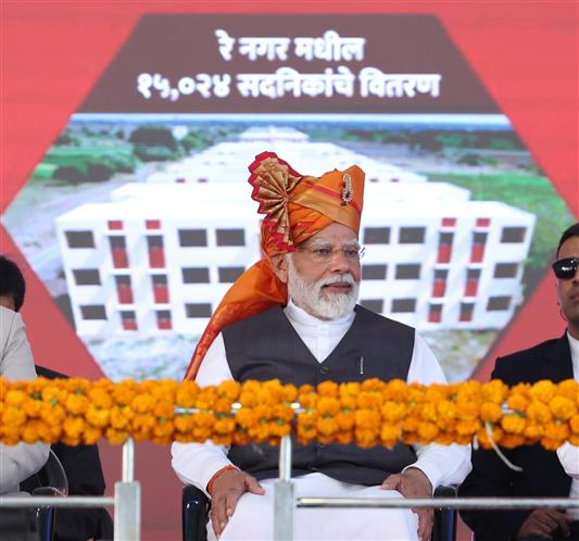 प्रधानमंत्री श्री नरेन्द्र मोदी ने 19 जनवरी, 2024 को महाराष्ट्र के सोलापुर में विभिन्न परियोजनाओं की आधारशिला रखी।