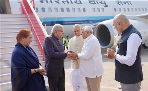 The Vice President, Shri Jagdeep Dhankhar and Dr Sudesh Dhankhar being welcomed by Shri Acharya Devvrat, Governor of Gujarat, Shri Bhupendra Patel, Chief Minister of Gujarat, Shri Jagdish Vishwakarma, Minister, Government of Gujarat and other dignitaries on their arrival in Ahmedabad, Gujarat on January 19, 2024.