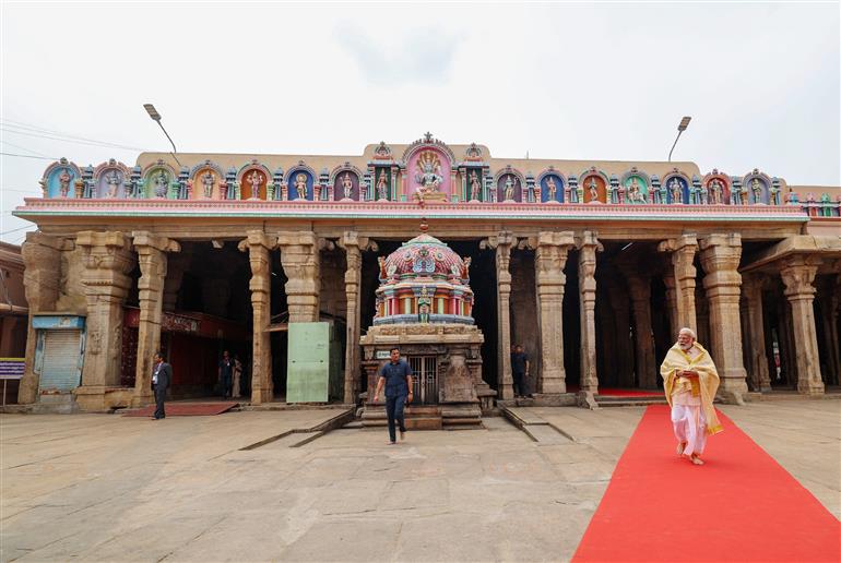 20 जनवरी, 2024 को तमिलनाडु के तिरुचिरापल्ली में श्री रंगनाथस्वामी मंदिर में प्रधानमंत्री श्री नरेन्द्र मोदी।